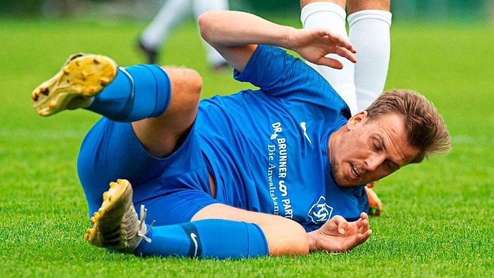 Tobias Gutscher, hier am Boden, rappelte sich auf und war einer der besten Neustädter Spieler beim 2:0-Heimsieg. 