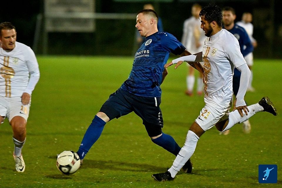 Ging selbst zwar leer aus, konnte sich aber mit seinen Teamkollegen über einen 3:2-Sieg gegen Lüxem freuen: Igel-Liersbergs Angreifer Simon Blasius (Mitte)