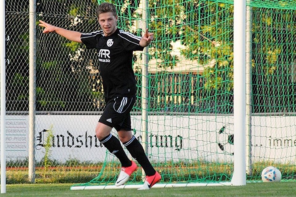 Christian Spenglers beide Treffer ebneten den Weg für den Derbysieg der Dingolfinger. F: Feldl