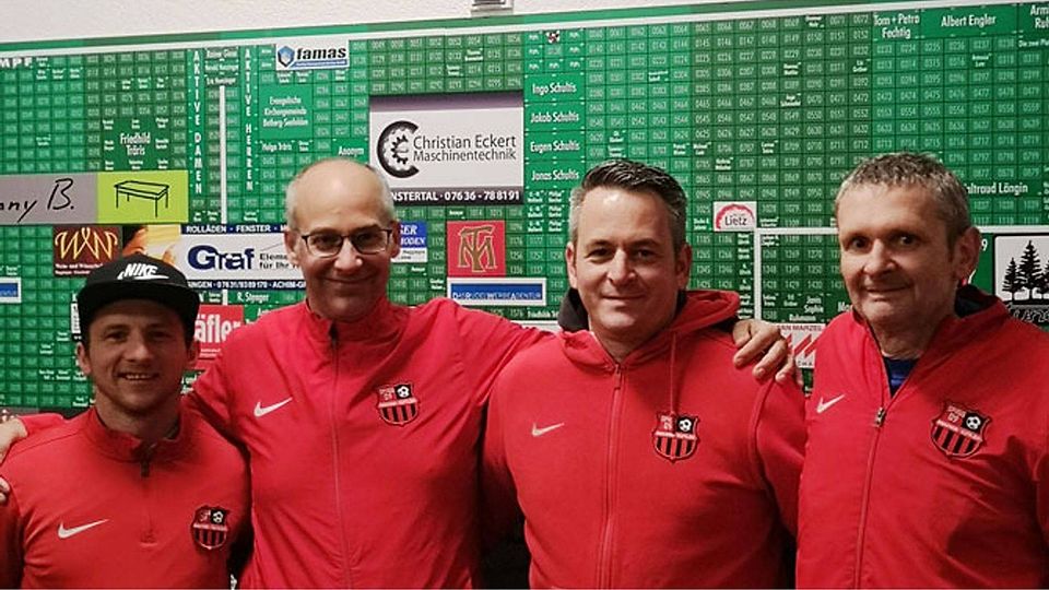 Der neue spielende Co-Trainer Fitim Fazlija, neben Vorstand Heiko Stammer, Neu-Trainer Alexander Arndt und dem Torwarttrainer Uwe Nagel (von links nach rechts). | Foto: Verein