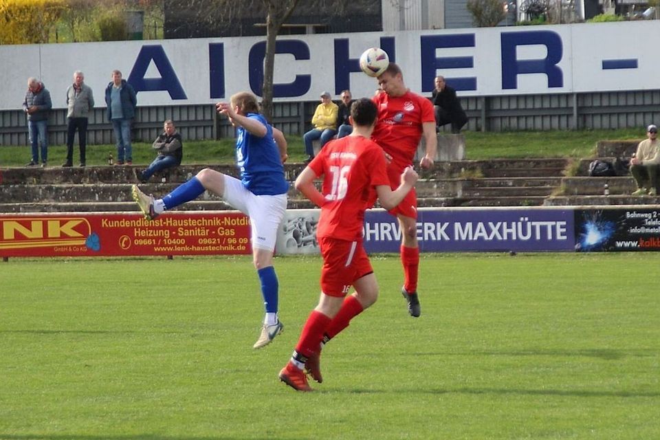 TSV Königstein (in Rot) vs. TuS Rosenberg (in Blau-Weiß) ist eines der beiden hochinteressanten Verfolgerduelle zum Rückrundenstart. TSV Königstein (in Rot) vs. TuS Rosenberg (in Blau-Weiß) ist eines der beiden hochinteressanten Verfolgerduelle zum Rückrundenstart.