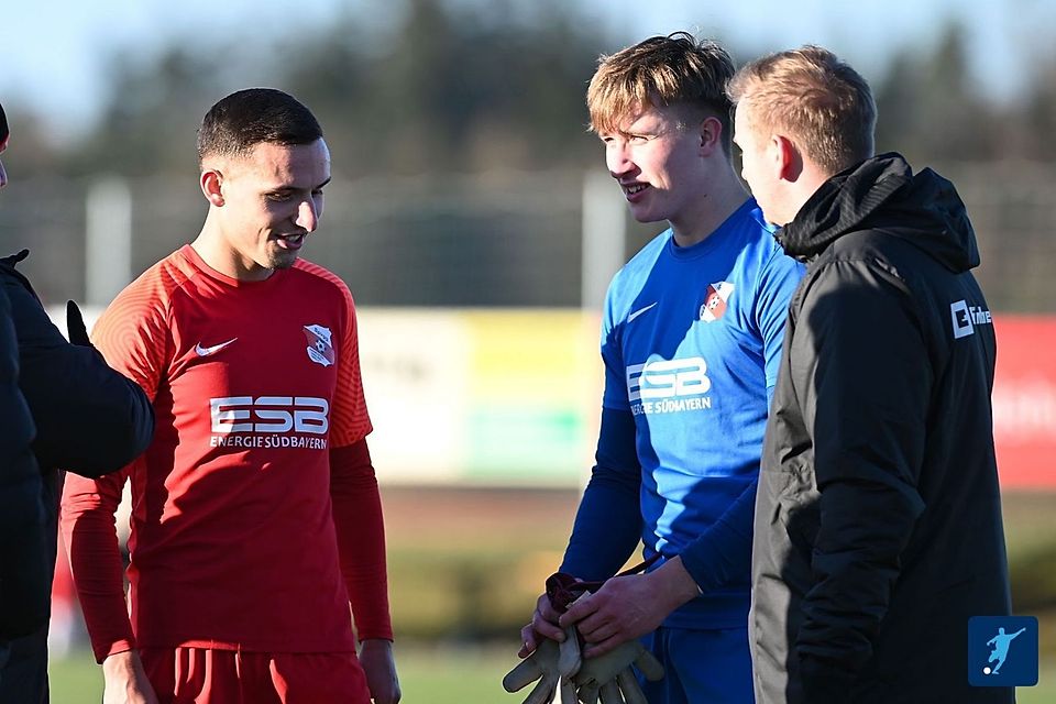 Gelungener Auftakt in die Vorbereitung am Samstag im Test gegen Eggenfelden für Spielertrainer Tobias Beck (li.) und seinen Assistenten Daniel Färber (re.) 