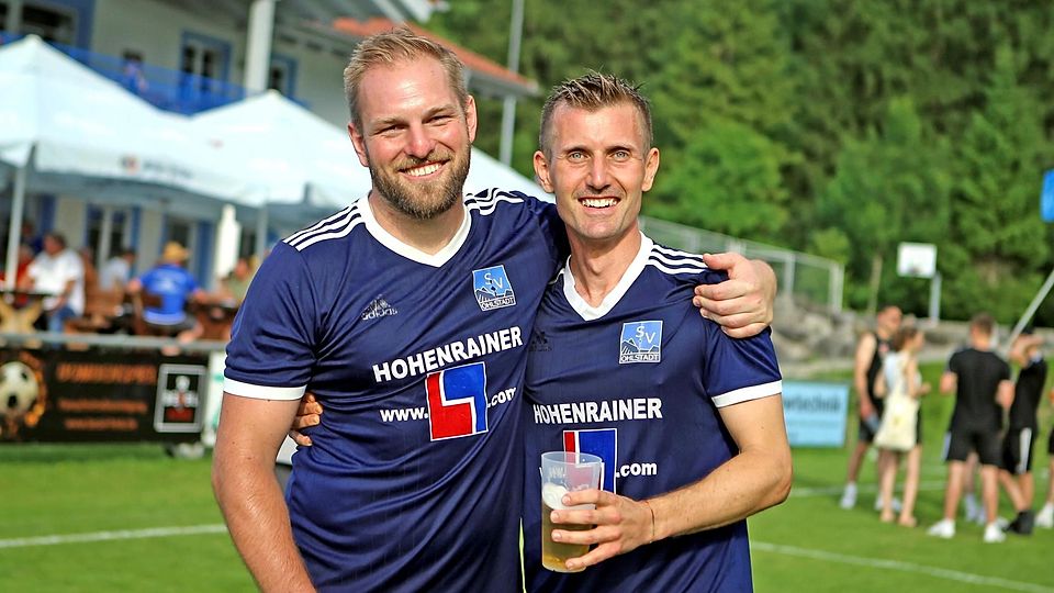 Anderer Verein, gleiche Freude: Vergangenen Samstag gelang Simon Nutzinger (hier mit Teamkamerad Bernhard Kurz) mit Ohlstadt der Sprung in die Bezirksliga.