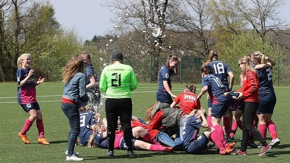 Der SV Schameder hat mit einem 1:0-Erfolg die Meisterschaft perfekt gemacht.  Fotos (2): rebe