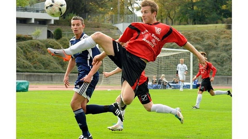 Sein Ausfall würde den VfL Rheinbach hart treffen: Wadenprobleme machen den Einsatz von Christian Schroden fraglich. Foto: Horst Müller