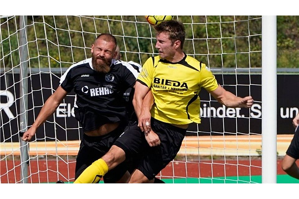 Der FC Amberg (in Gelb) hatte seine Möglichkeiten, machte aber zu wenig daraus.Foto: Rothe
