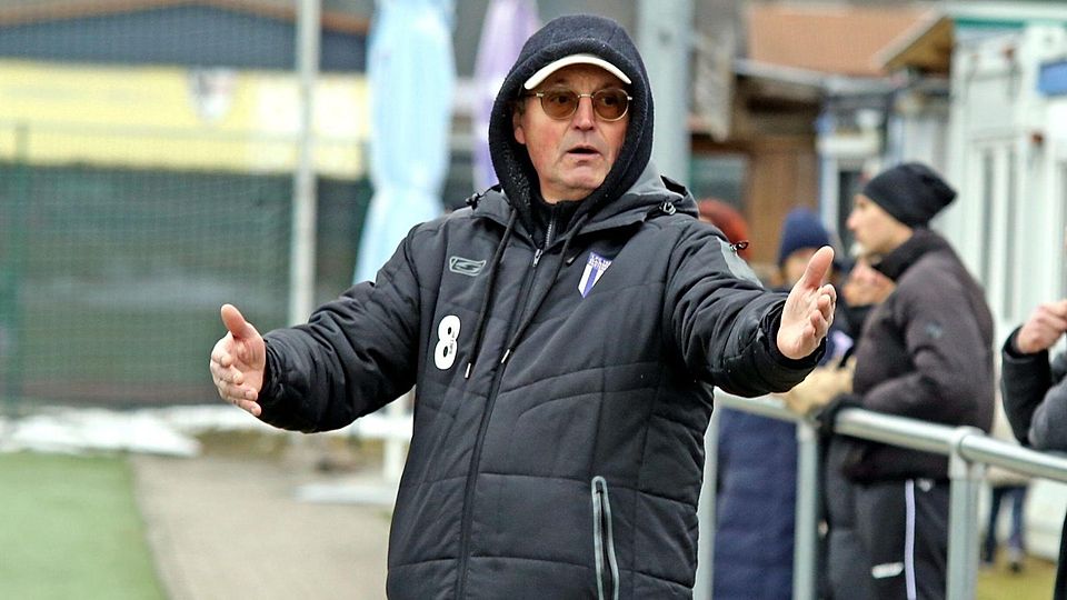 Trainer Stefan Schwinghammer fordert mehr Disziplin und Einsatz von seinem Team – der Verein will Konsequenzen prüfen.