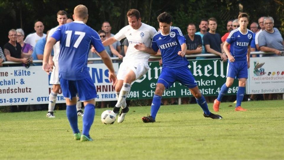 Sowohl der SV Leiwen-Köwerich (blaue Trikots) als auch die SG Saartal (weiße Trikots) setzten sich in der zweiten Runde im Rheinlandpokal durch.