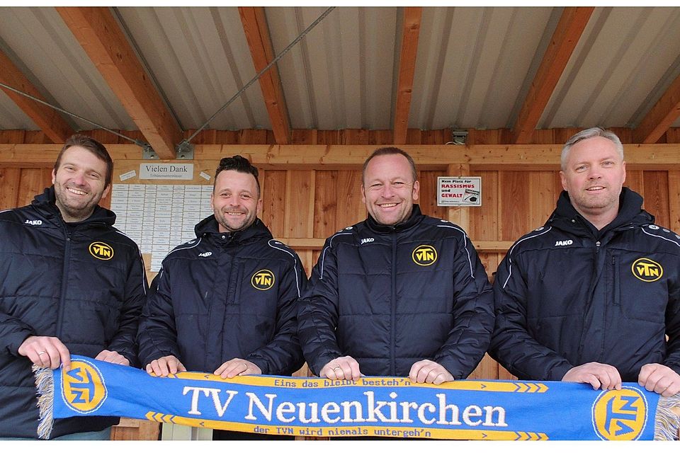 Freuen sich auf die Zusammenarbeit ab dem kommenden Sommer: Matthias Kollmeyer und Manuel Klaer sowie die TVN-Fußballvorstände Olaf Klehn und Marcus Schiermeier(v.l.n.r. 