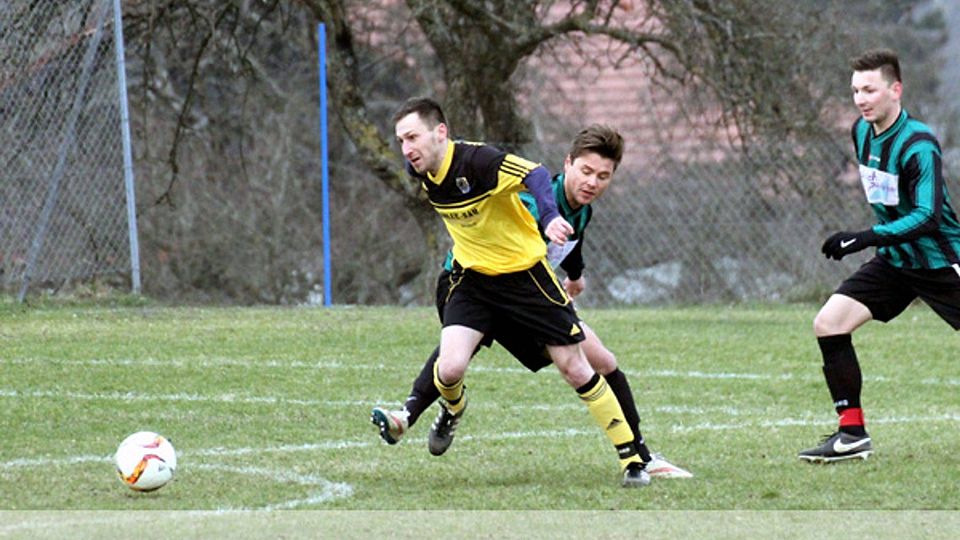 Auch Spielertrainer Heiko Thorm steuerte zum 5:1-Erfolg seines SV Robern zwei Treffer bei. Archiv-Foto: Konrath