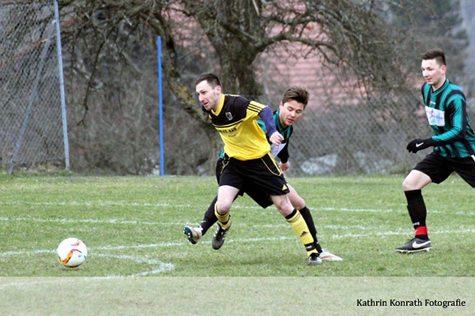 Auch Spielertrainer Heiko Thorm steuerte zum 5:1-Erfolg seines SV Robern zwei Treffer bei. Archiv-Foto: Konrath