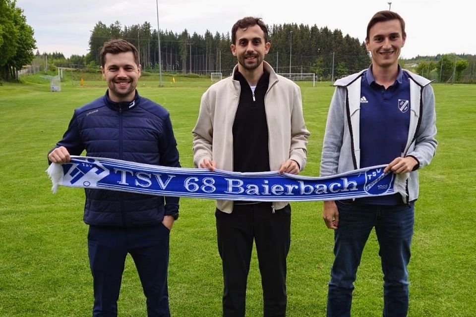 Marc Holweck (MItte) ist neuer Trainer des TSV Baierbach