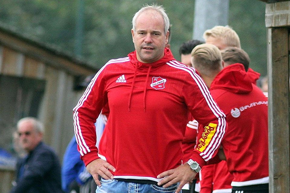 Salzwegs Trainer Wolfgang Schiller muss mit seiner Truppe derzeit eine schwierige Phase meistern F: Enzesberger