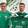 Mit Markus Graf (rechts) konnte der 1. FC Schlicht eine neuen Co-Spielertrainer gewinnen. Über die Zusage freut sich Vorsitzender Stefan Weiß (links).