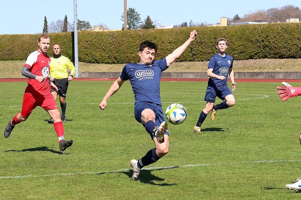 Konnten sich auch über ein Unentschieden freuen: Fabian Markwitz (am Ball) und sein Gautinger SC trotzten Wildenroth ein 2:2 ab.