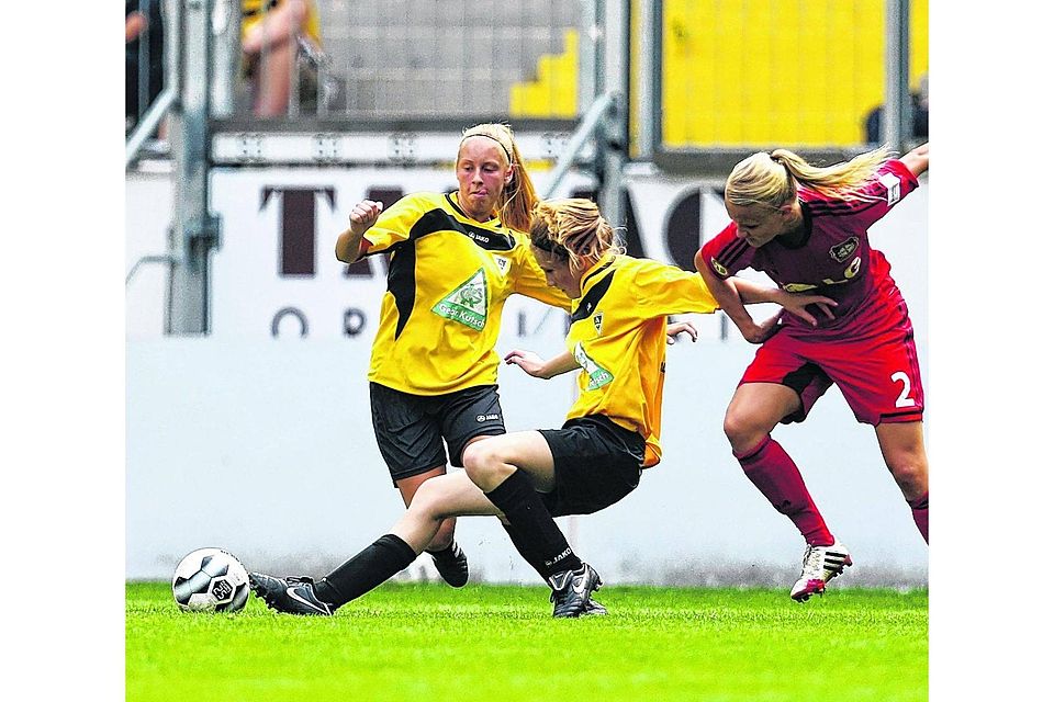 Machten eine gute Figur im Test gegen Bayer Leverkusen: 75 Minuten lang waren die Alemannia-Frauen dem Bundesligisten ebenbürtig, dann setzte sich die bessere Physis durch (1:3). Foto: Andreas Steindl