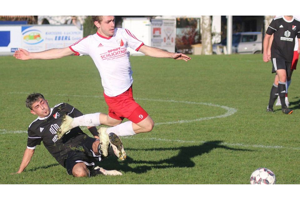 Soll wieder für Gefahr sorgen: Moritz Mack (in Weiß) könnte gegen Tabellenführer TSV Brunnthal zumindest für eine halbe Stunde zum Einsatz kommen. Roland Halmel
