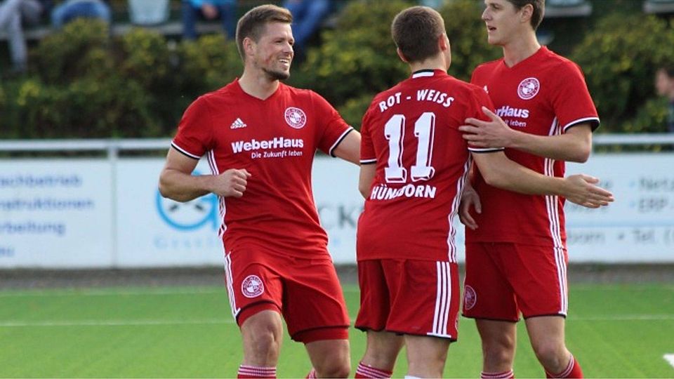 Marius Uebach (rechts) erzielte alle Hünsborner Treffer beim Sieg gegen Altenhof.  Foto: juka