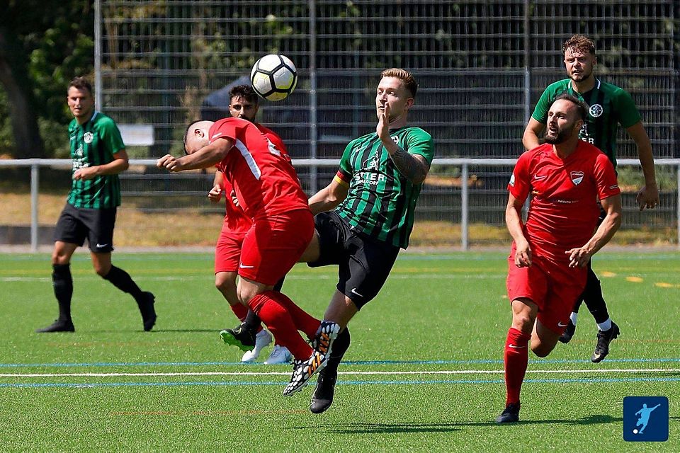 Der FC Rot (grün-schwarz) muss am Sonntag zum VfB Leimen II.