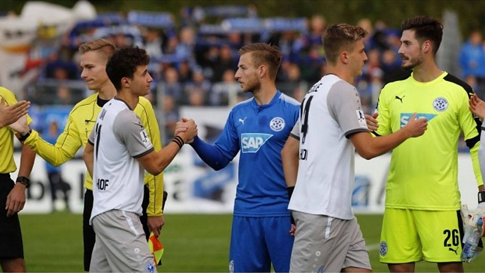 Es geht ums Halbfinale zwischen Walldorf (blau) und dem Waldhof. F: Pfeifer