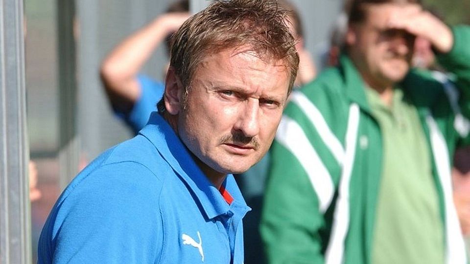 Hermann Glaser gilt als einer der besten Trainer im Landkreis Cham - davon wollen auch die Further in der Rückrunde profitieren.  Foto: Dirk Meier