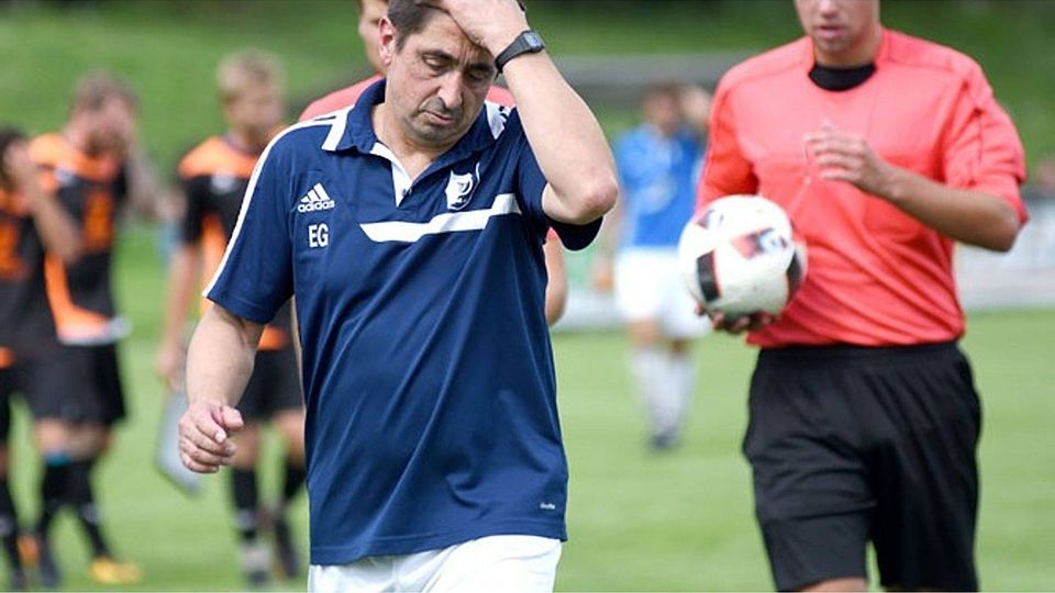 Wegen der personellen Notsituation musste Donaumünsters Coach Ewald Gebauer noch einmal als Spieler ran.   F.: Szilvia Izso