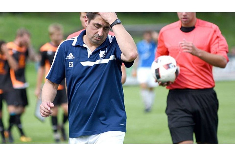 Wegen der personellen Notsituation musste Donaumünsters Coach Ewald Gebauer noch einmal als Spieler ran.   F.: Szilvia Izso