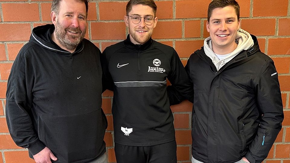 (v.l.:) Sportvorstand Jochen Klosa und das im Sommer scheidende Trainerteam Henry Hupe (rechts) und Thomas Klimka.