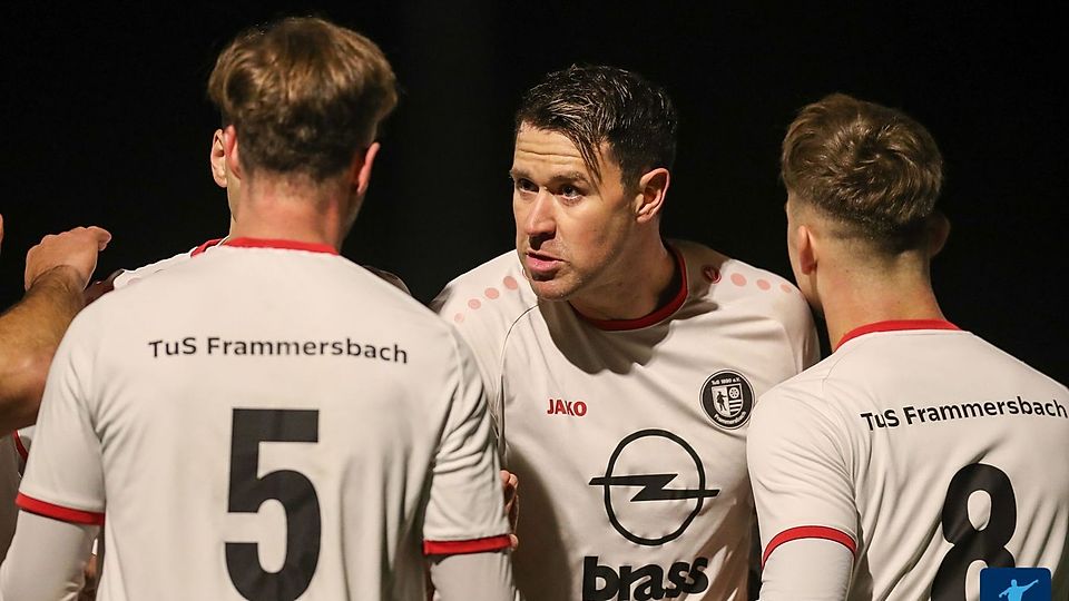 Der TuS Frammersbach um Spielertrainer Patrick Amrhein (2. v. rechts) will im Rückspiel gegen die DJK Hain etwas zählbares mitnehmen.