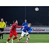 Cyril Brückel, hier in einem Verbandsliga-Laufduell gegen Michael Preidt (l.) vom SC Waldgirmes U23, macht für seinen FC Burgsolms beim 3:0 im Kreispokal-Halbfinale gegen den FC Werdorf drauf und trifft nun mit seinen Kollegen im Endspiel wieder auf Waldgirmeser. (Archivfoto) © Jenniver Röczey