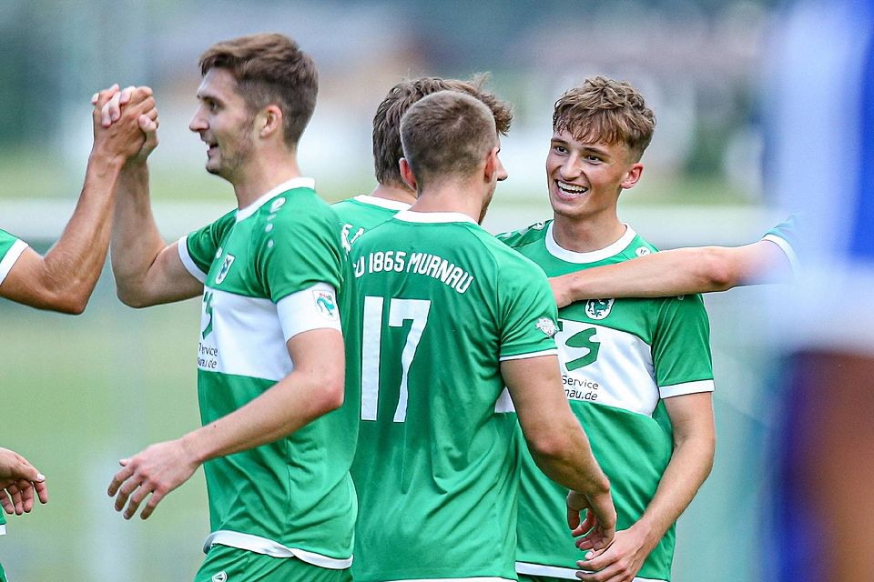 Noch einmal jubeln mit dem Team, dann heißt es Abschiednehmen: Etwas überraschend verlässt Innenverteidiger Nicolai Bierling (r.) die Murnauer.