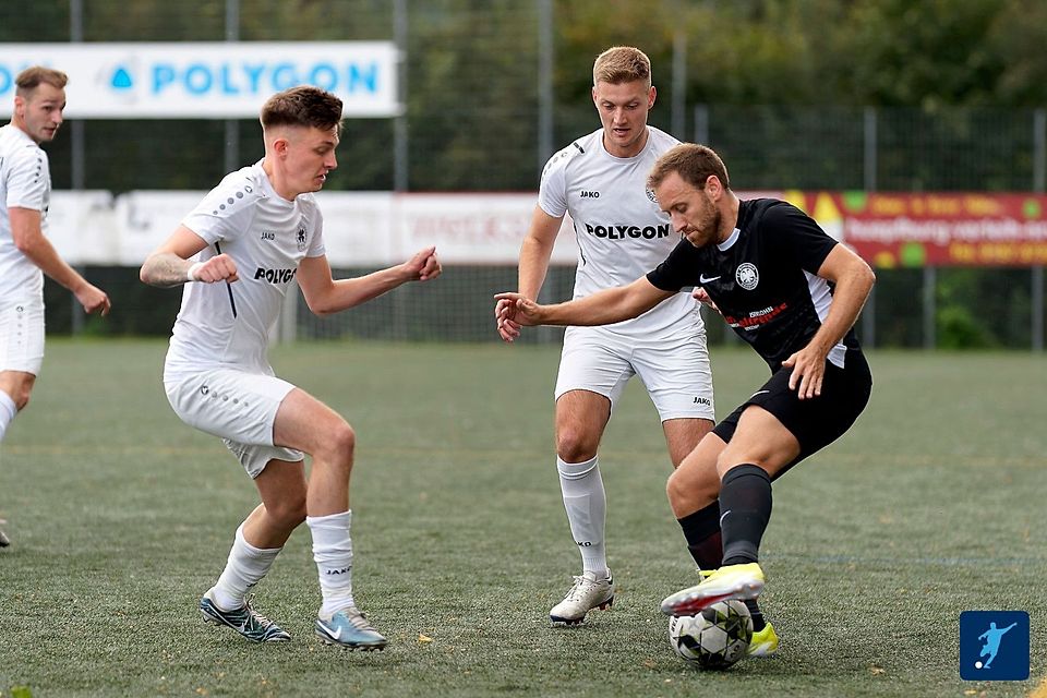 Für den SC Drolshagen (in weiß) setzte es bei Borussia Dröschede eine satte 1:8-Niederlage.
