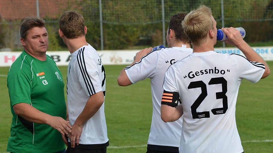 Claus Blech (links) bleibt Trainer beim FC Obergessenbach. &lt;b&gt;F: Höcker&lt;/b&gt;