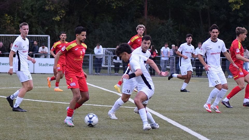 Als Kreispokalsieger Iserlohn durfte sich Dröschede (in Weiß) im September mit Oberliga-Spitzenreiter SG Wattenscheid 09 im Westfalenpokal messen. Der Favorit setzte sich allerdings mit 9:1 durch.