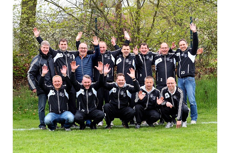 Die S40-Fußballer der SG Steddorf/Heeslingen gewannen mit 3:0 und freuen sich über die Meisterschaft in der Süd-Staffel der Kreisliga. Foto: Krause