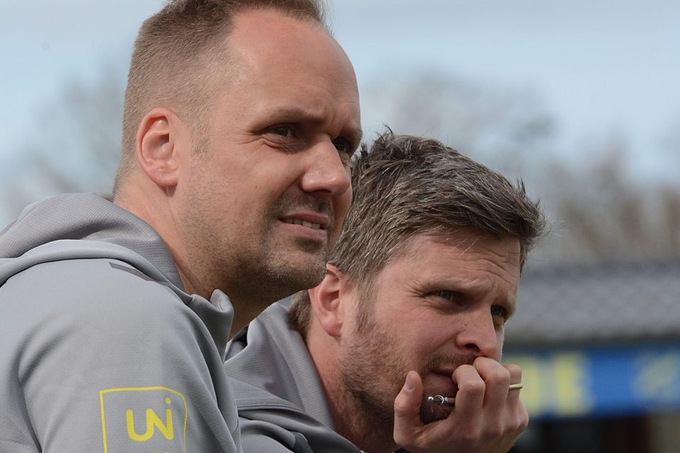 Trainer Björn Sörensen und sein Co-Trainer Dirk Hellmann vom SV Todesfelde.