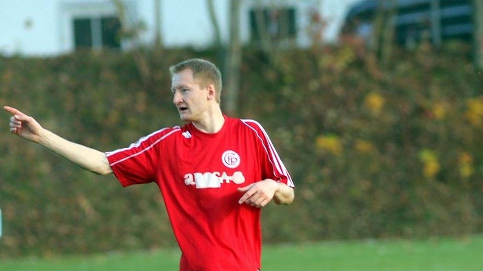Er gibt die Richtung an beim 1.FC Passau II  - Spielertrainer Waldemar Burlakov     Foto : Bernhard Enzesberger