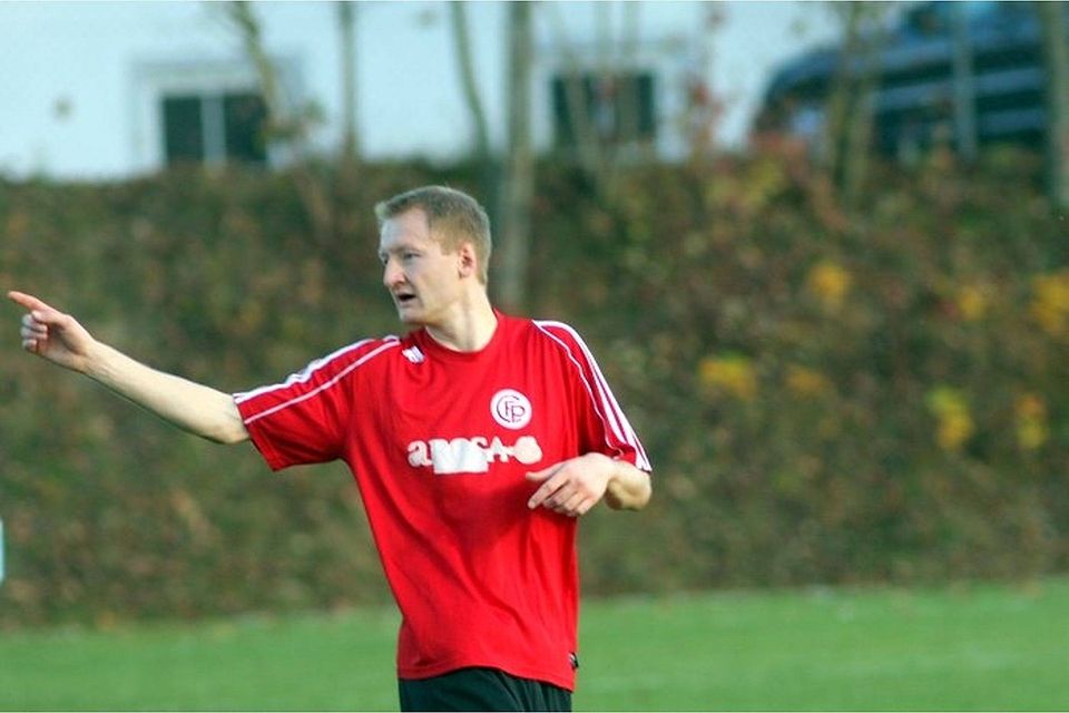 Er gibt die Richtung an beim 1.FC Passau II  - Spielertrainer Waldemar Burlakov     Foto : Bernhard Enzesberger