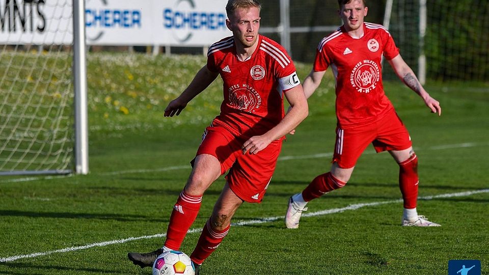Unter anderem der Kapitän der ersten Mannschaft, Christian Rech (am Ball), half für die Reserve des FC Schmittweiler/Callbach am Wochenende aus.