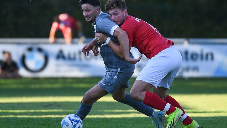  Ganz schön anhänglich: Finn-Christian Wetzel (Malsburg/Marzell-Wollbach, rechts) gegen den Wallbacher Fatih Palit | Foto: Gerd Gründl 