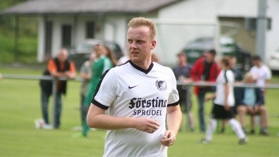 Fraglos der Spieler der Auftaktpartie: Julian Stock netzte gleich drei Mal für den TSV Ilbeshausen ein. 	Foto: Zinn