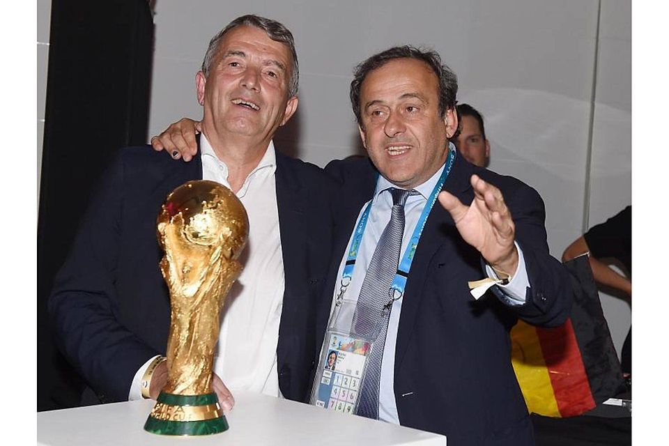 Michel Platini (r) und Wolfgang Niersbach auf der WM-Party der deutschen Nationalmannschaft. Foto: Markus Gilliar