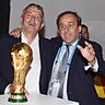 Michel Platini (r) und Wolfgang Niersbach auf der WM-Party der deutschen Nationalmannschaft. Foto: Markus Gilliar