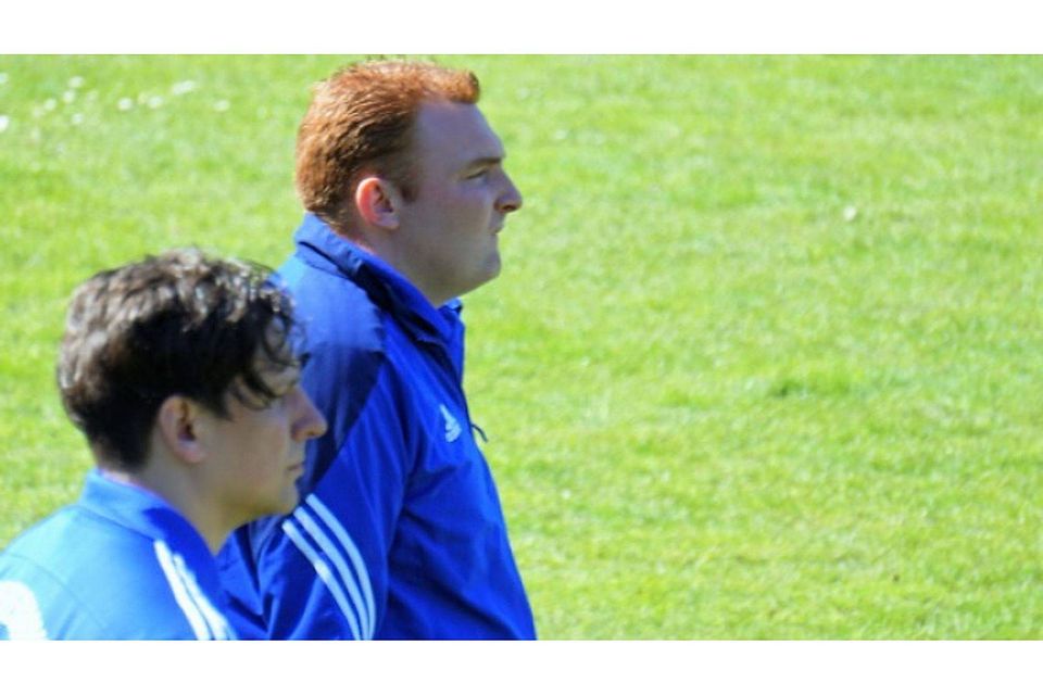 Das JFV-Trainerduo Sören Aldag (links) und Oliver Stepniak sahen in Weyhe nur ein 1:1. Foto: Volker Schmidt