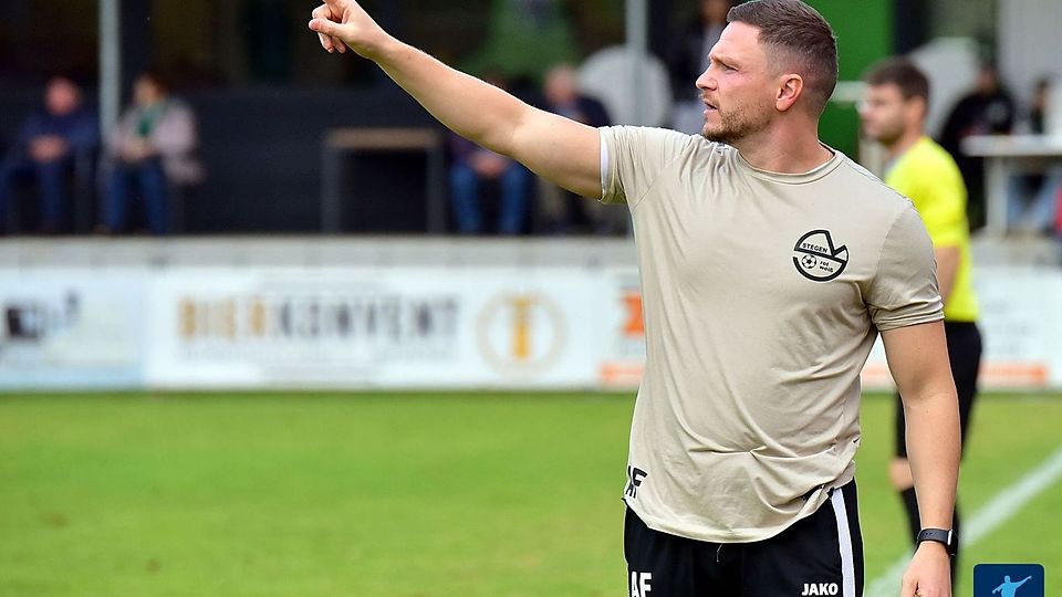 Trainer Artur Fellanxa gibt die Richtung beim FSV Rot-Weiß Stegen vor: Es soll weiter nach oben gehen.