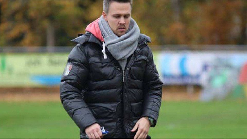 Noch nicht zufrieden: Hövelhofs Trainer Björn Schmidt sieht nach dem Testspiel gegen den SC Borchen noch viel Arbeit vor sich. F: Heinemann