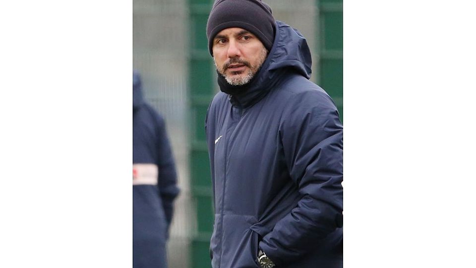 Lernt sein Team Woche für Woche besser kennen: Eintracht-Cheftrainer Murat Yasar.	Foto: Edgar Daudistel