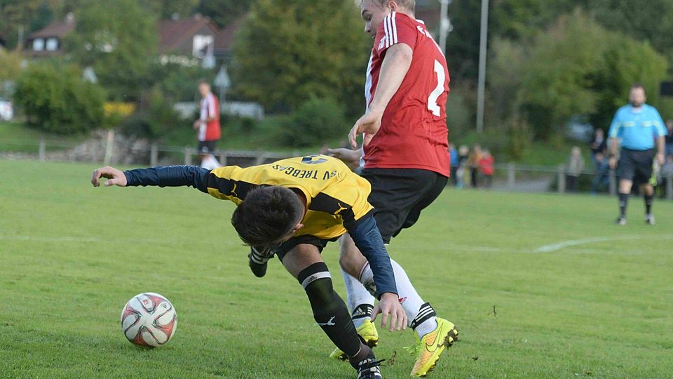 Nach der Winterpause sollen da eher die Gegner des TSV Trebgast (gelbes Trikot) ins Wanken gebracht werden. F: Mularczyk