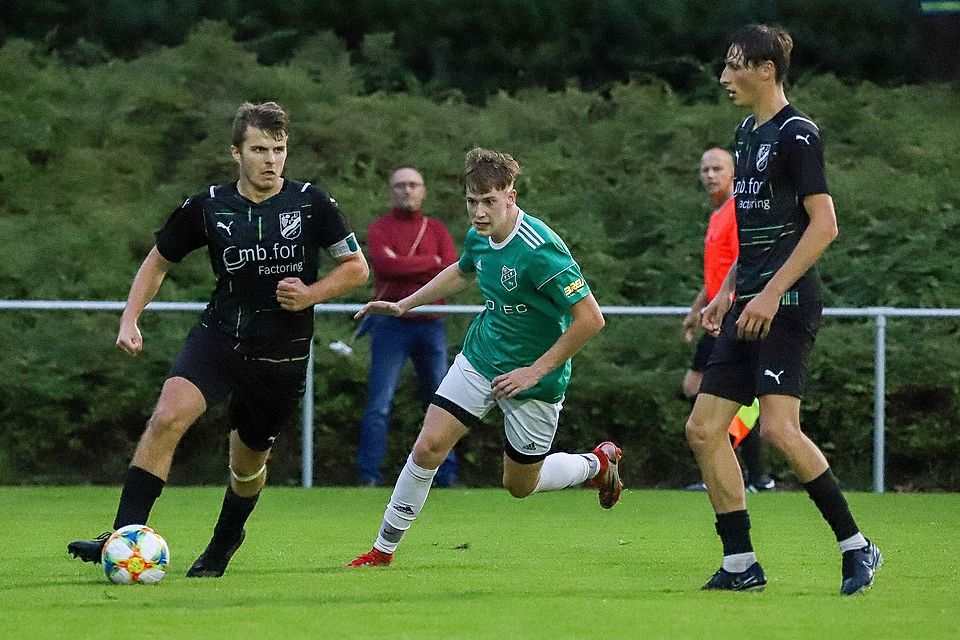 Der FC Untertraubenbach (schwarze Trikots) steht kurz vorm Kreisliga-Verbleib.