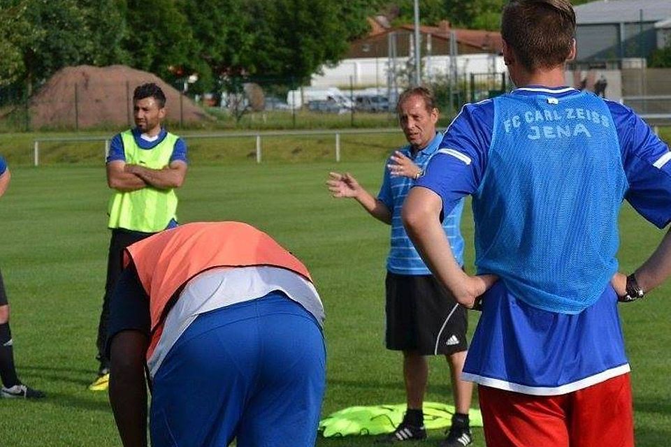 Ab Juni will der Tabellenführer SV BW Neustadt/Orla um Trainer René Grüttner auf den Trainingsplatz zurückkehren. Ab Juni will der Tabellenführer SV BW Neustadt/Orla um Trainer René Grüttner auf den Trainingsplatz zurückkehren.